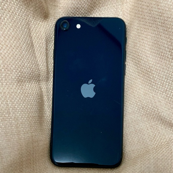 Locked Out iPhone - Picture 4 of 11